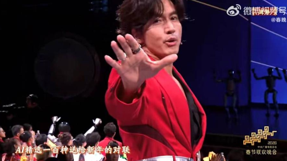 言承旭與機器人共舞的橋段遭酸。（圖／翻攝微博）